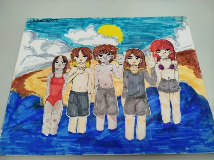 Desenho de cinco pessoas na praia, vestindo roupas de banho, com o mar e o sol ao fundo