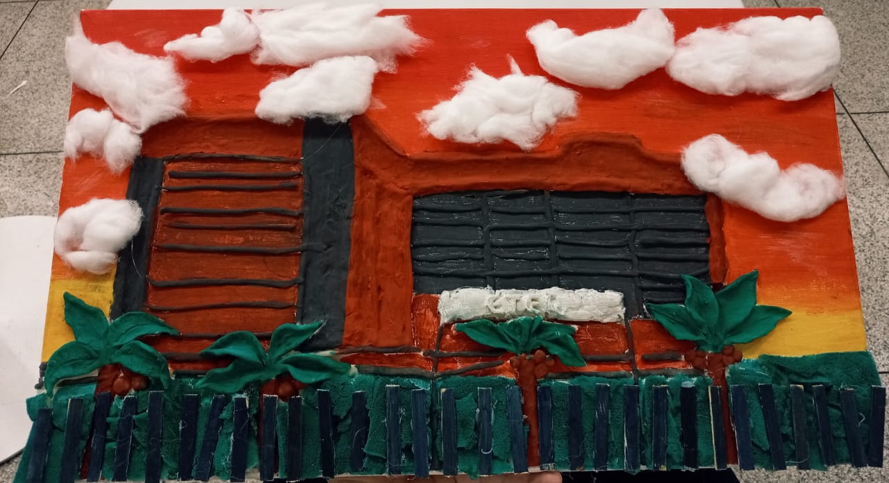 Quadro em relevo da Etec, com céu colorido, nuvens de algodão, jardim de biscuit e detalhes em relevo